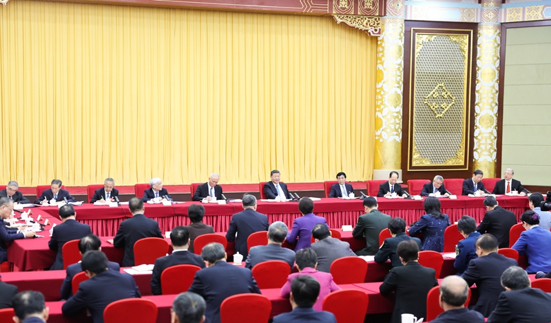 習(xí)近平在看望參加政協(xié)會議的民盟民進(jìn)教育界委員時強(qiáng)調(diào)： 強(qiáng)化教育對科技和人才支撐作用? 形成人才輩出人盡其才才盡其用生動局面